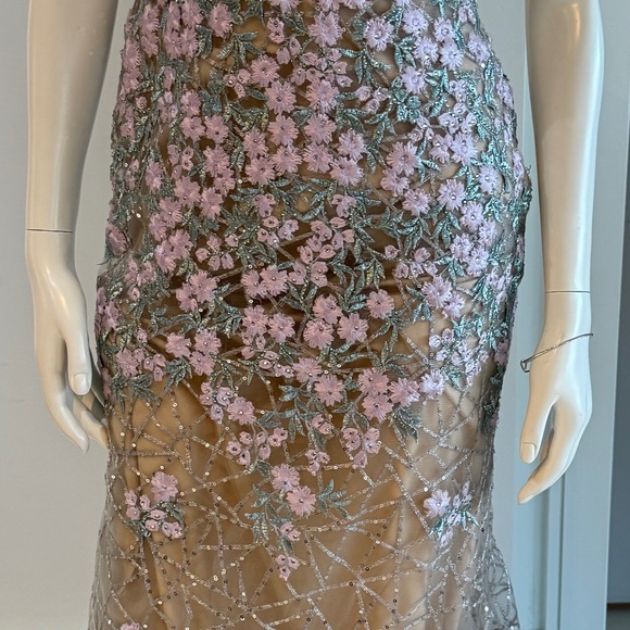 Evening Gown - Picture 1 of 8